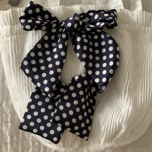 Monnalisa Chic white bag with blue bow NWT - Picture 4 of 14